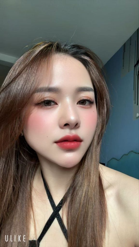 Elly Vietnam JB Escort Girl