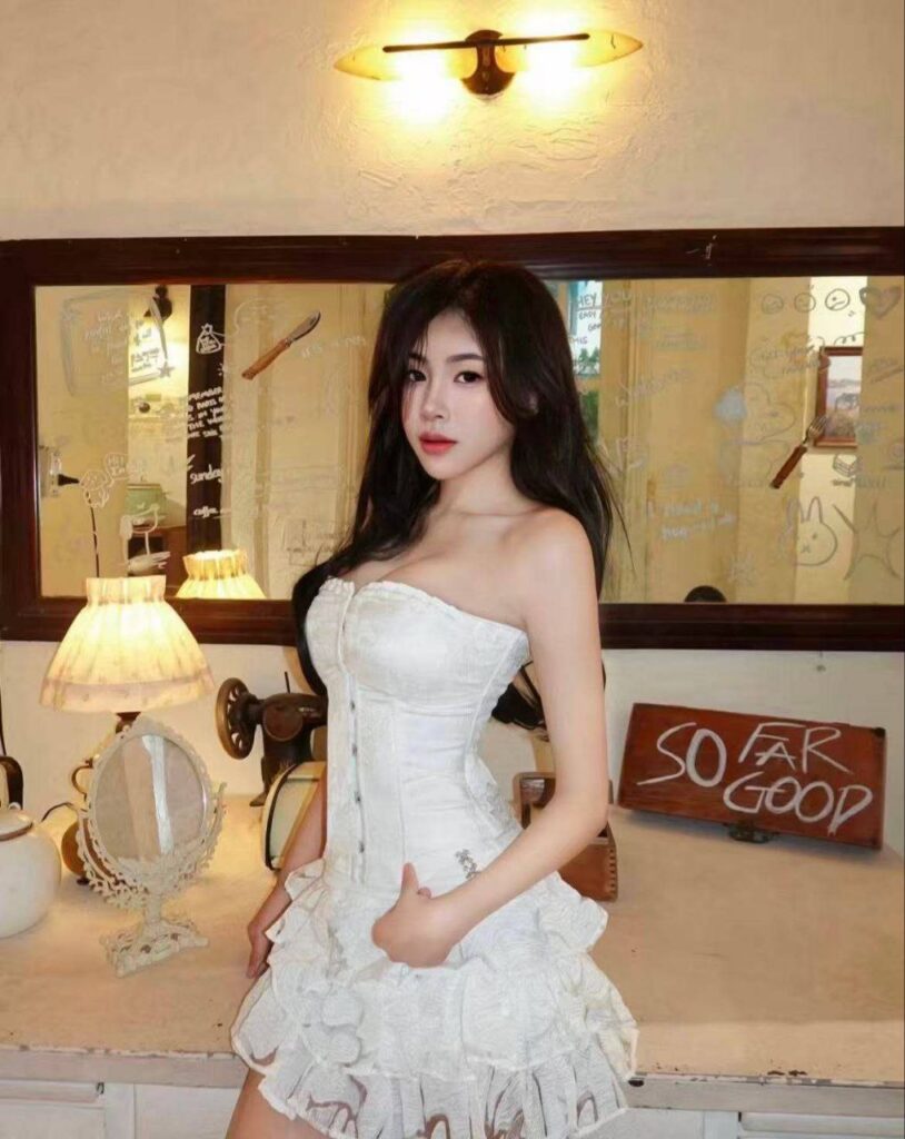 Lisaa Vietnam JB Escort Girl Johor Bahru