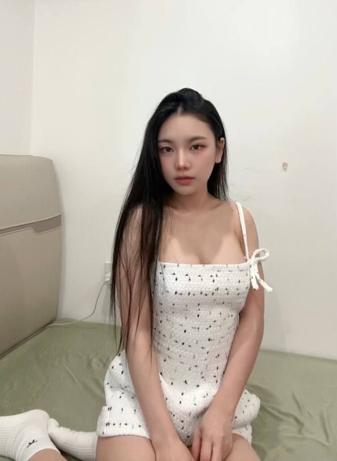 Xiaoling Vietnam JB Escort Girl Johor Bahru